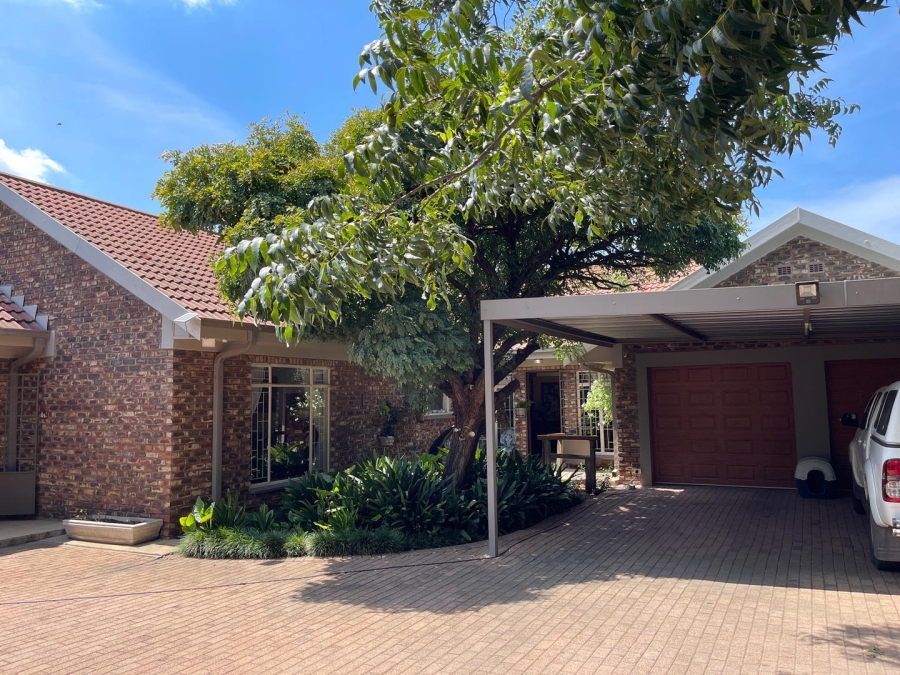4 Bedroom Property for Sale in Potchefstroom South North West